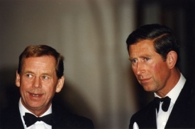 Princ Charles a Václav Havel při předchozí princově návštěvě.
