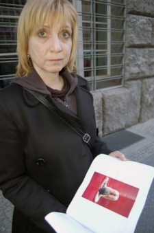 Míla Preslová s fotografií svého syna.