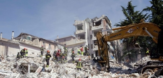 Loňské zemětřesení si v Itálii vyžádalo 308 obětí.