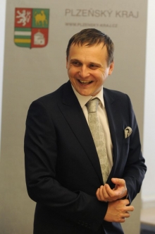 Ministr dopravy Vít Bárta posílá svůj ministerský plat na charitu.