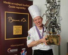Česko na soutěži letos reprezentuje kuchař Ondřej Landa.