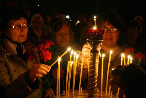 Obyvatelé Kyjeva uctili památku obětí havárie.