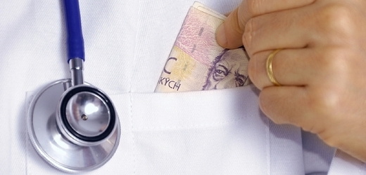 Doktoři se těší na platby pacientů (ilustrační foto)