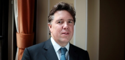 Paul Tucker popřel, že by v roce 2008 nutil Barclays k nižším sazbám.