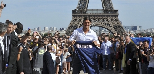 Zlatan se představil Paříži.