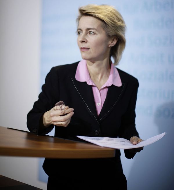 Ministryně Ursula von der Leyen bojuje za novou důchodovou reformu. 