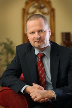 Ministr školství Petr Fiala chce motivační plán pro učitele sestavit do roku 2014. Jeho přesnou podobu však zatím nespecifikoval.