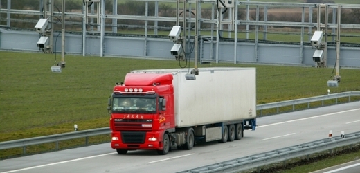 Za propad ve výběru mýta mohou slevy pro provozovatele nových kamionů splňující přísné ekologické kategorie.
