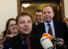 Exposlanci Petr Tluchoř (vlevo) a Marek Šnajdr nebudou souzeni za vyjednávání o "trafikách".