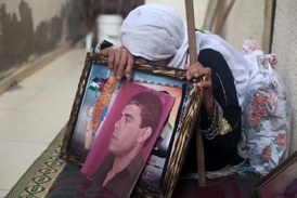 Palestinka s obrázkem svého syna, který je ve vězení v Izraeli už 22 let.