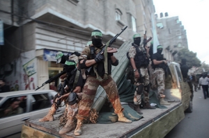 Příslušníci ozbrojeného křídla Hamasu, pána v Gaze.