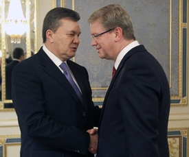 Prezident Janukovyč a český eurokomisař Füle.