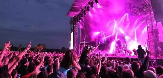 Loňský ročník festivalu Rock for People byl ve znamení úspěšného vystoupení Karla Gotta. Festival podle pořadatelů navštívilo přibližně 30 tisíc lidí.