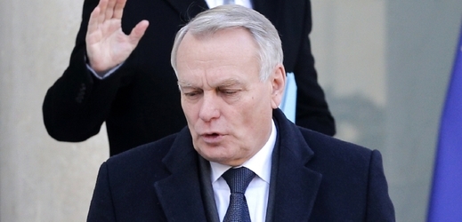 Šéf vlády Jean-Marc Ayrault podal demisi.