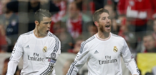 Cristiano Ronaldo (vlevo) a Sergio Ramos vstřelili po dvou gólech.