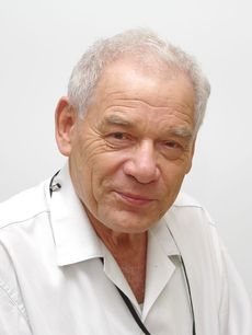 Prof. MUDr. Josef Hyánek DrSc. získal za svou celoživotní práci Zlatou medaili J. E. Purkyně.