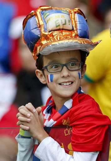 Malý příznivec Francie. (Foto: ČTK/AP Photo/Jon Super)