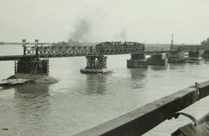 Němci stavějí most přes Kerč.