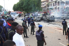 Scéna po teroristickém útoku v hlavním měste Nigérie Abuji.