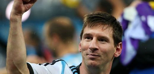 Kapitán Argentiny Lionel Messi má za výhru světového šampionátu slíbený červený koberec od hvězdného Maradony.
