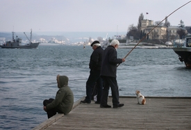 Sevastopol, přístav na krymském pobřeží Černého moře.