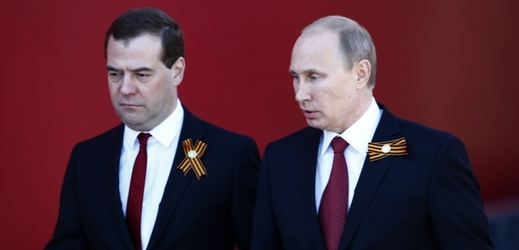 Ruský premiér Dmitrij Medveděv a prezident Vladimir Putin (foto z května 2014).