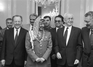 Palestický vůdce Arafat na návštěvě Prahy - na snímku vedle něj Husák a Jakeš.