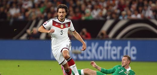 Fotbalisté Německa pouze remizovali v utkání kvalifikace o postup na mistrovství Evropy doma s Irskem 1:1. 