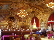 Opulentní restaurace v centru Paříže už nejsou tak populární. Trendem jsou spíše malé veganské kavárny (ilustrační foto).