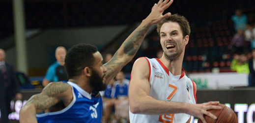 Basketbalisté Nymburku prohráli ve VTB lize doma se Zenitem Petrohrad 80:84.