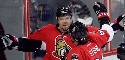 Útočník Milan Michálek přispěl v NHL dvěma góly a jednou asistencí k jasnému vítězství hokejistů Ottawy.