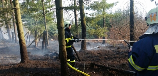 Hasiči dostali požár v Děčíně pod kontrolu po pěti hodinách.