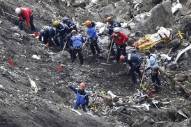 Na palubě letounu, který se zřítil ve francouzských Alpách, bylo 150 lidí.