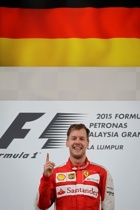 Sebastian Vettel si užil chvíle, jaké kdysi zažíval Michael Schumacher. Při triumfech za Ferrari slýchával pravidelně německou a italskou hymnu.