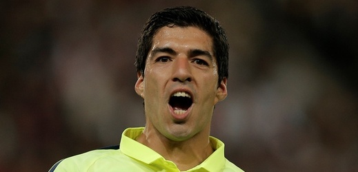 Útočník Luis Suárez dvěma góly pomohl Barceloně ke středeční výhře 3:1 na hřišti Paris St. Germain v úvodním čtvrtfinále Ligy mistrů. 