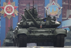 Přehlídka ruských tanků na Rudém náměstí v roce 2012.