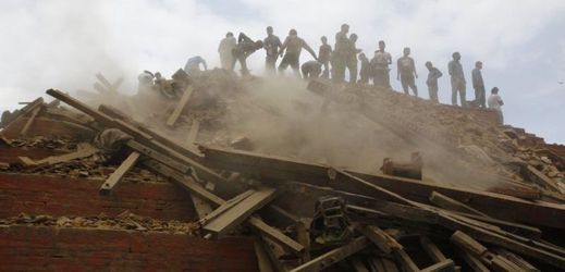 V Nepálu udeřilo zemětřesení o síle 7,9 stupně.