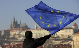 Důvěra Čechů v instituce EU stoupá.