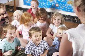Kurz je zaměřen předvším na malé děti, proto se na něm převážně zpívá či se učí říkadla.