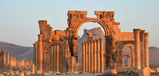 Historické město Palmýra staré více než dva tisíce let a zapsané v seznamu UNESCO je v ohrožení.