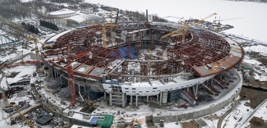 Takhle v zimě vypadalo staveniště stadionu v Petrohradu.