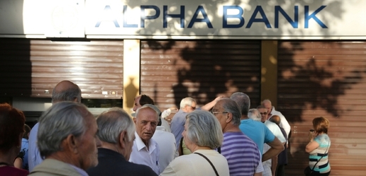 Jedna ze zavřených aténských bank.
