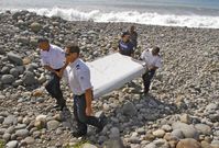 Začíná zkoumání trosky, která by mohla patřit boeingu letu MH370.