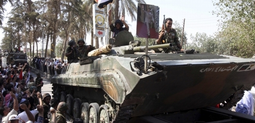 Vojáci syrské armády v tanku.