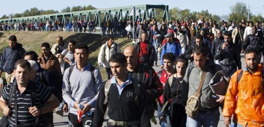 Maďarsko stále čelí obrovskému přílivu uprchlíků.