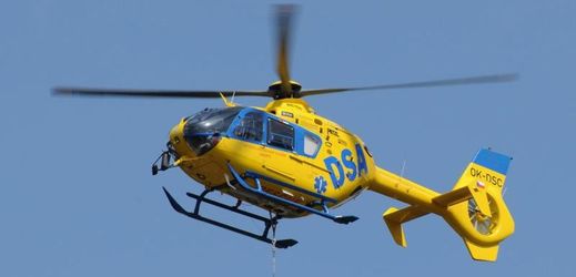 Pro zraněného chlapce byl vyslán vrtulník záchranné služby (ilustrační foto).