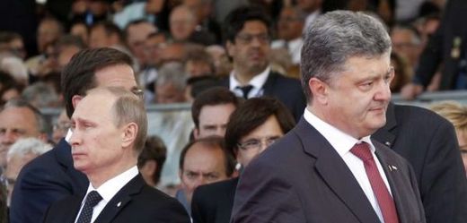 Vladimir Putin (vlevo) a Petro Porošenko.