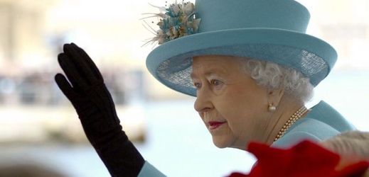 Královna Alžběta tráví Vánoce již tradičně ve venkovském sídle Sandringham.