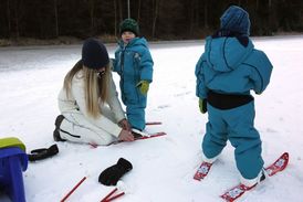 V areálu Ski Bílá na Frýdecko-Místecku se dá lyžovat jen v dětském parku či na ostrůvcích sněhu.