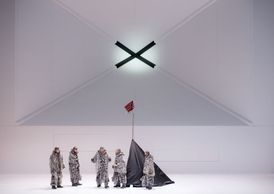 Snímek z operní inscenace Jižní pól.